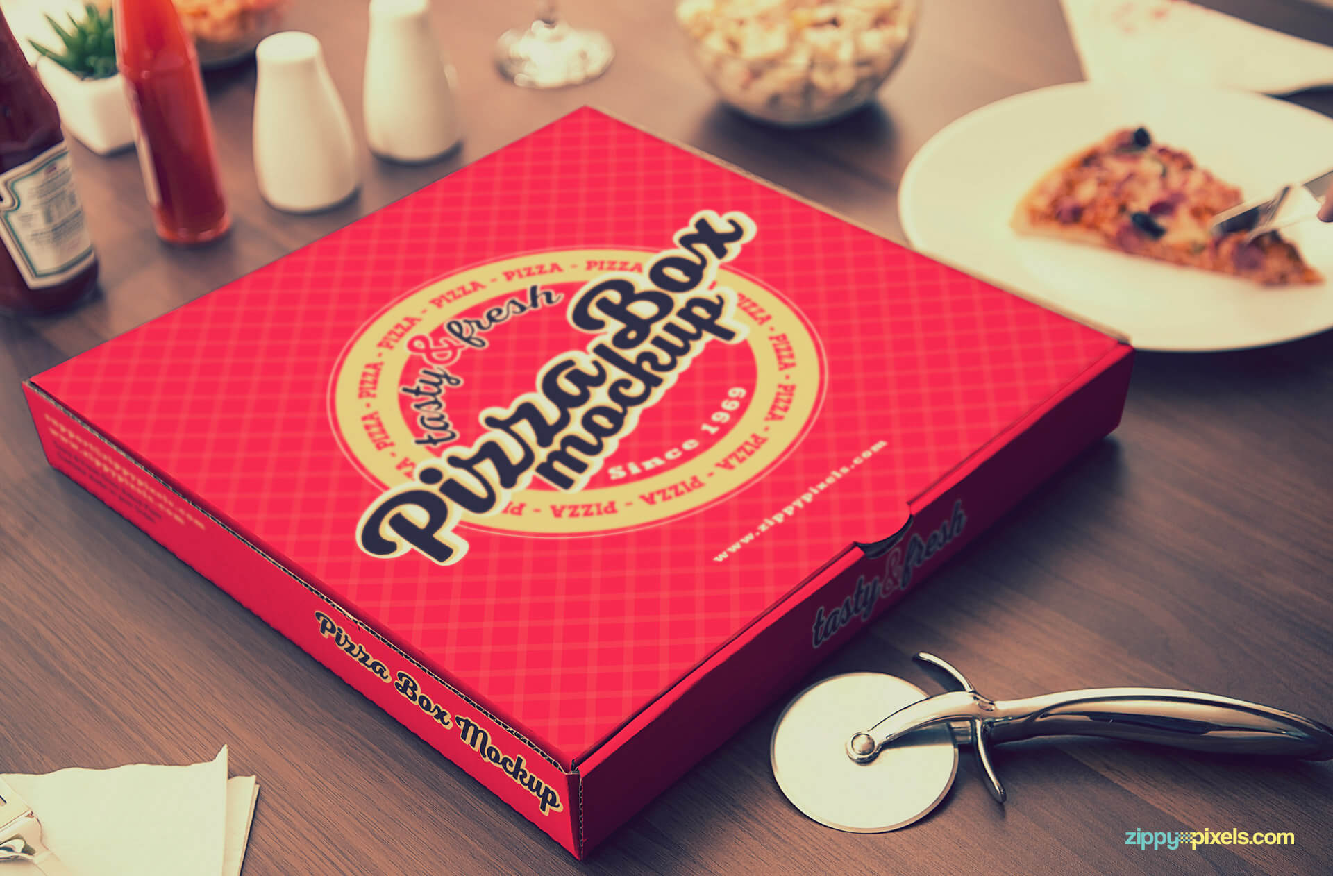 Pizza packaging mockup PSD.