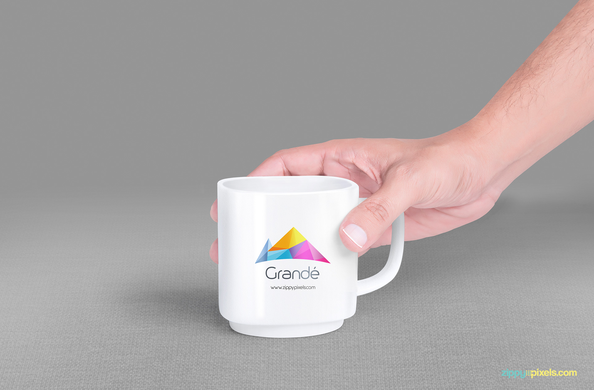 Mug mock-up PSD to place your logo designs.