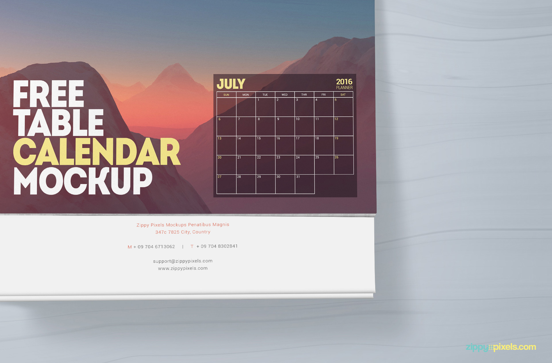 Free photorealistic calendar mock-up