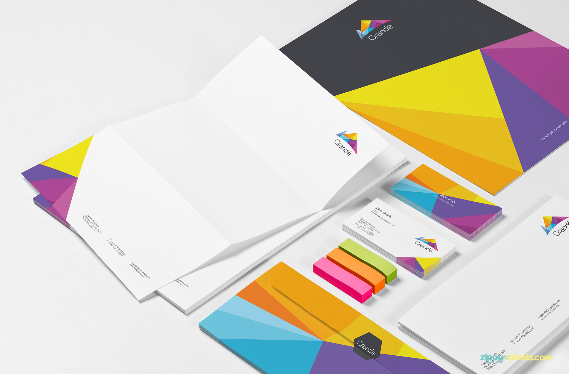 Fully customizable stationery mockup PSD free.